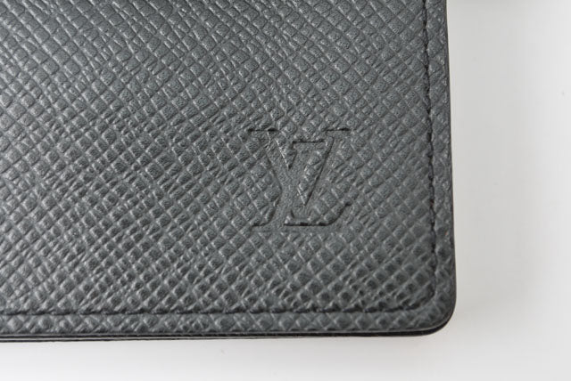 Louis Vuitton Taiga Leather Accordion Wallet M30992 in Excellent Condition