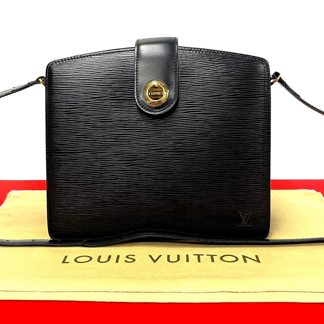 Louis Vuitton Capucines Shoulder Bag Leather Shoulder Bag M52342 in Very Good Condition