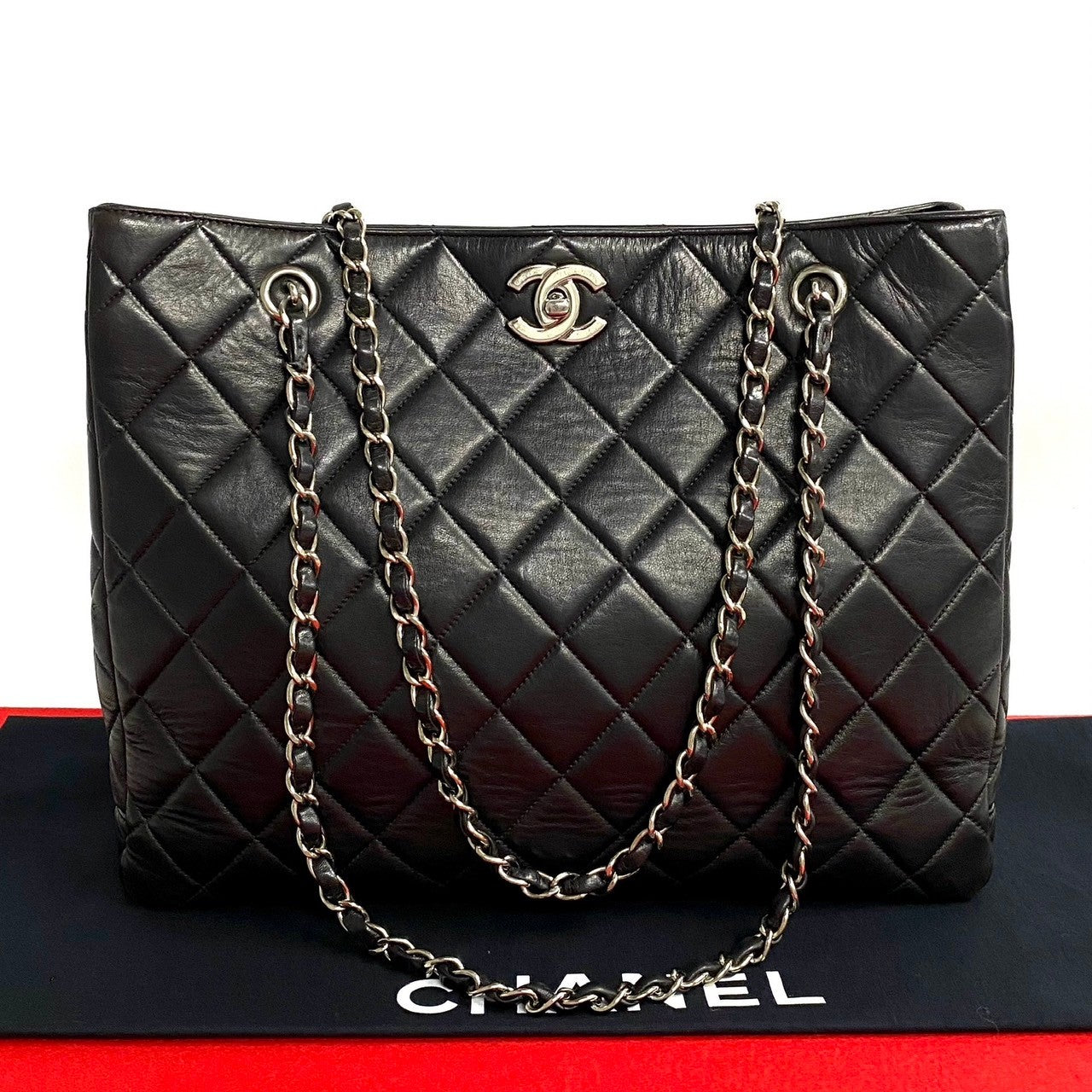 Chanel CC Matelasse Tote Bag  Leather Tote Bag in Very Good Condition