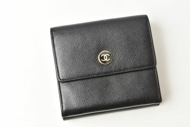 Chanel Leather Bifold Wallet A20902 in Great Condition