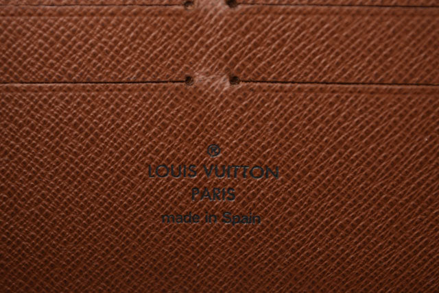 Louis Vuitton Monogram Canvas Zippy Wallet M60017 in Great Condition