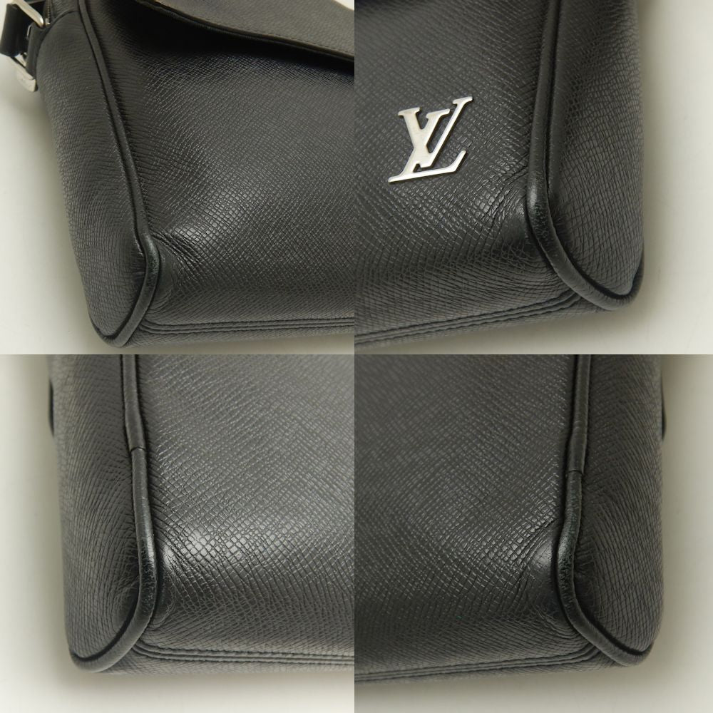 Louis Vuitton Taiga Alex Messenger Bag M30260