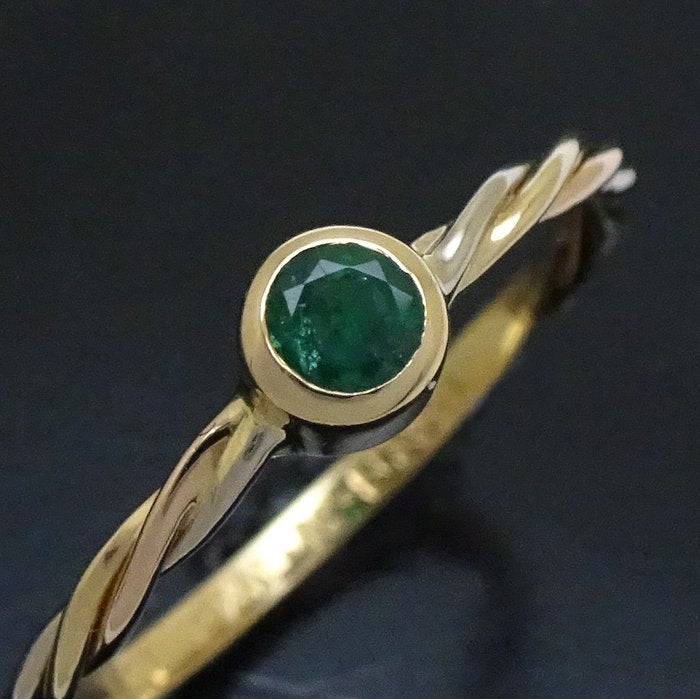 Cartier Twist Ring 1P Emerald K18 Gold