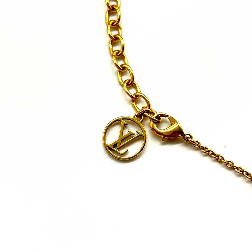 Louis Vuitton Essential V Necklace Gold M63181 in Great Condition