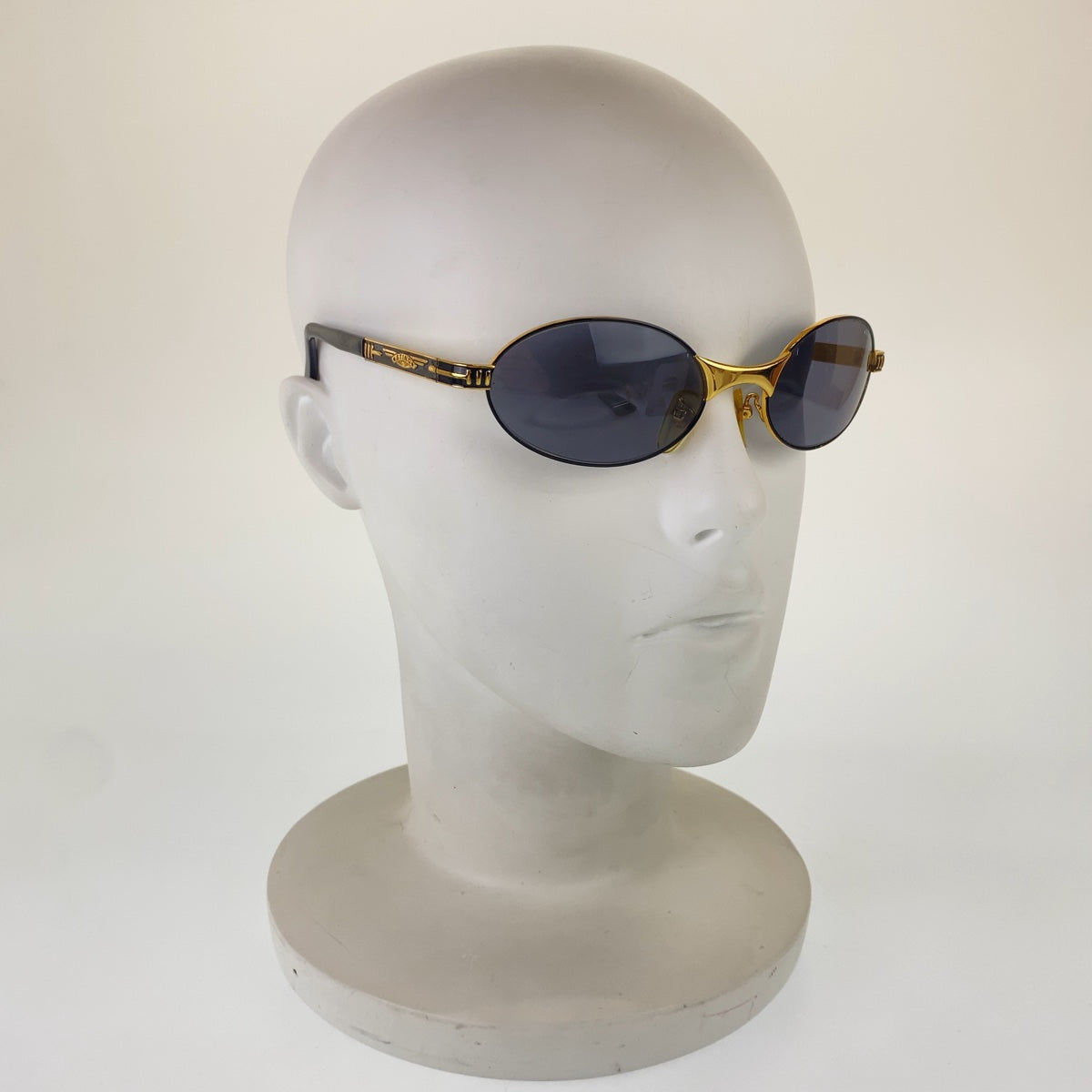 POLICE STING Gold Black Metal/Plastic Oval Sunglasses in Good Condition