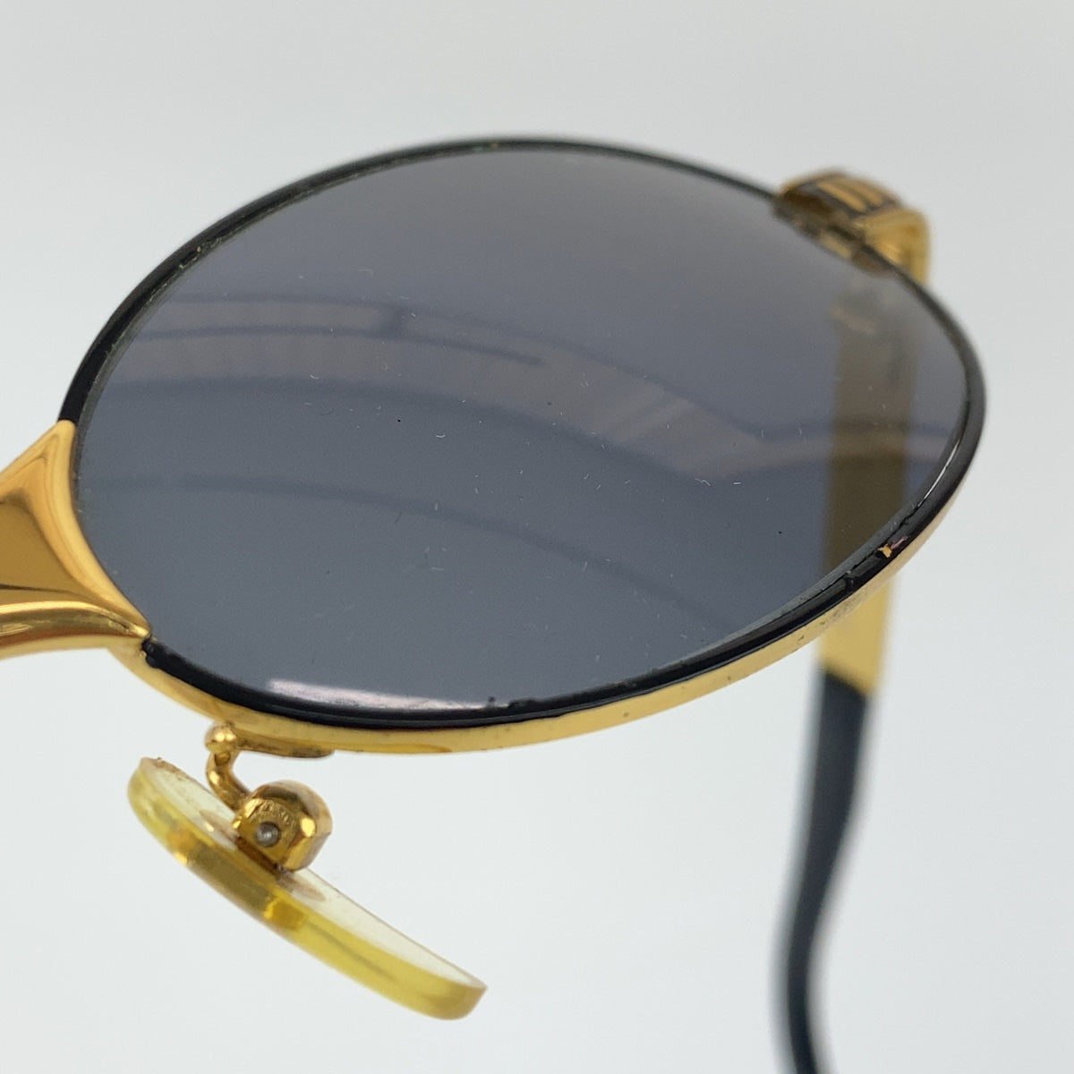 POLICE STING Gold Black Metal/Plastic Oval Sunglasses in Good Condition