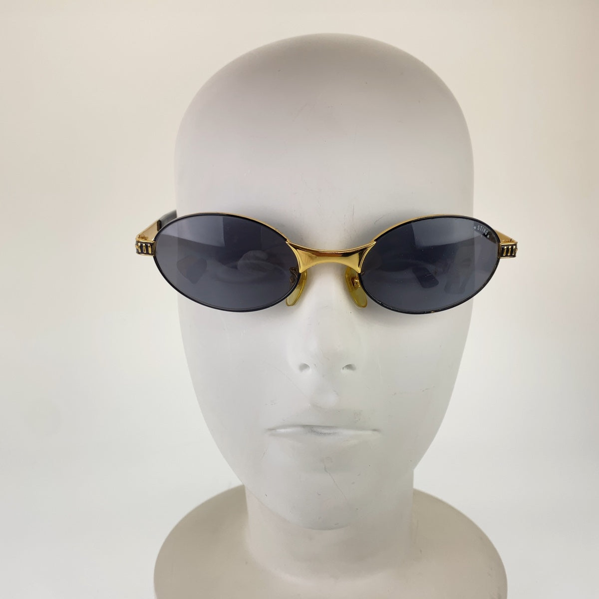 POLICE STING Gold Black Metal/Plastic Oval Sunglasses in Good Condition