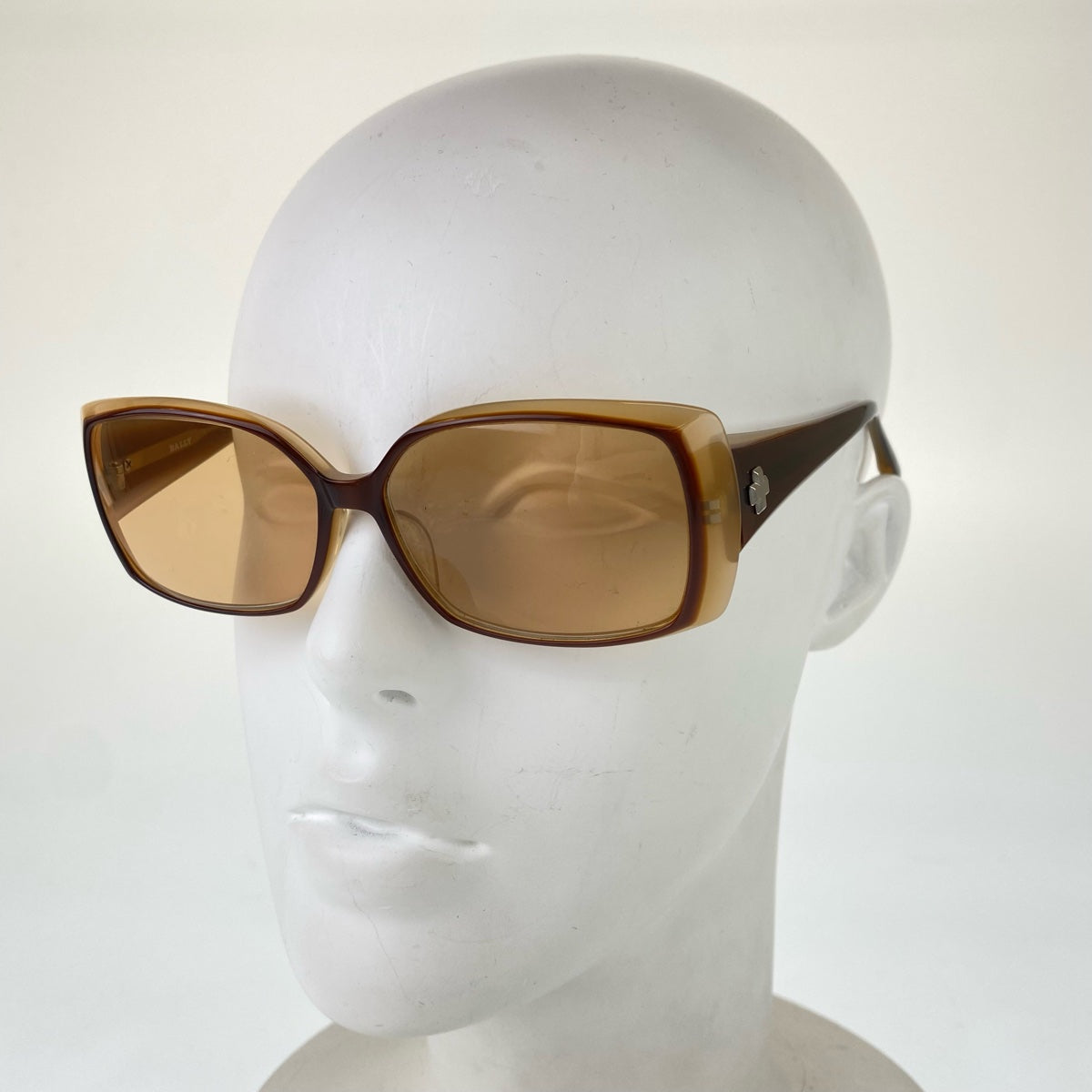 Bally Brown Plastic Sunglasses BY25621 in Very Good Condition