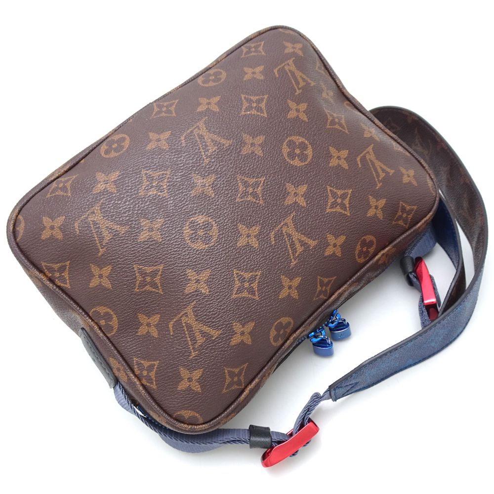 Louis Vuitton Monogram Messenger PM Bag M43843