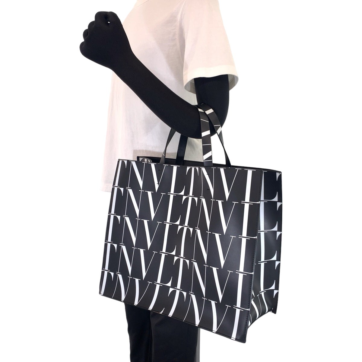 Valentino Calf Tote Bag WY2B0963 in Great Condition