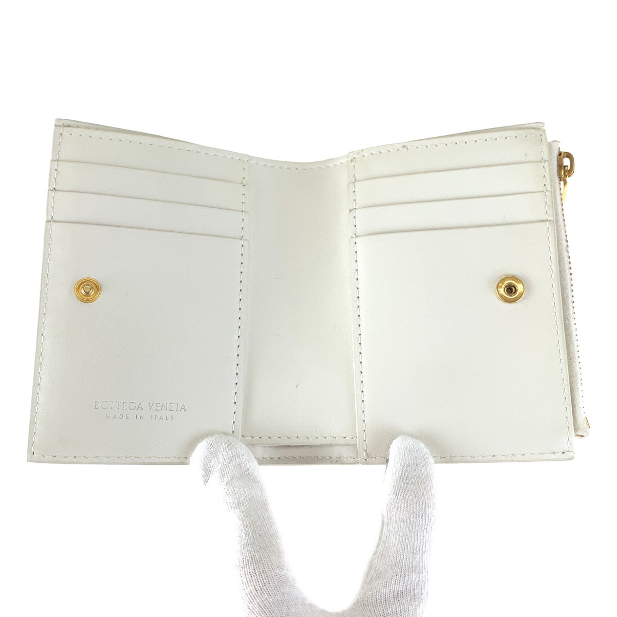 Bottega Veneta White Leather Compact Wallet in Very Good Condition