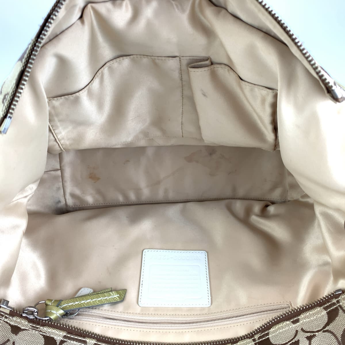 Coach Beige Canvas/Enamel Signature Shoulder Tote Bag 12564 in Very Good Condition