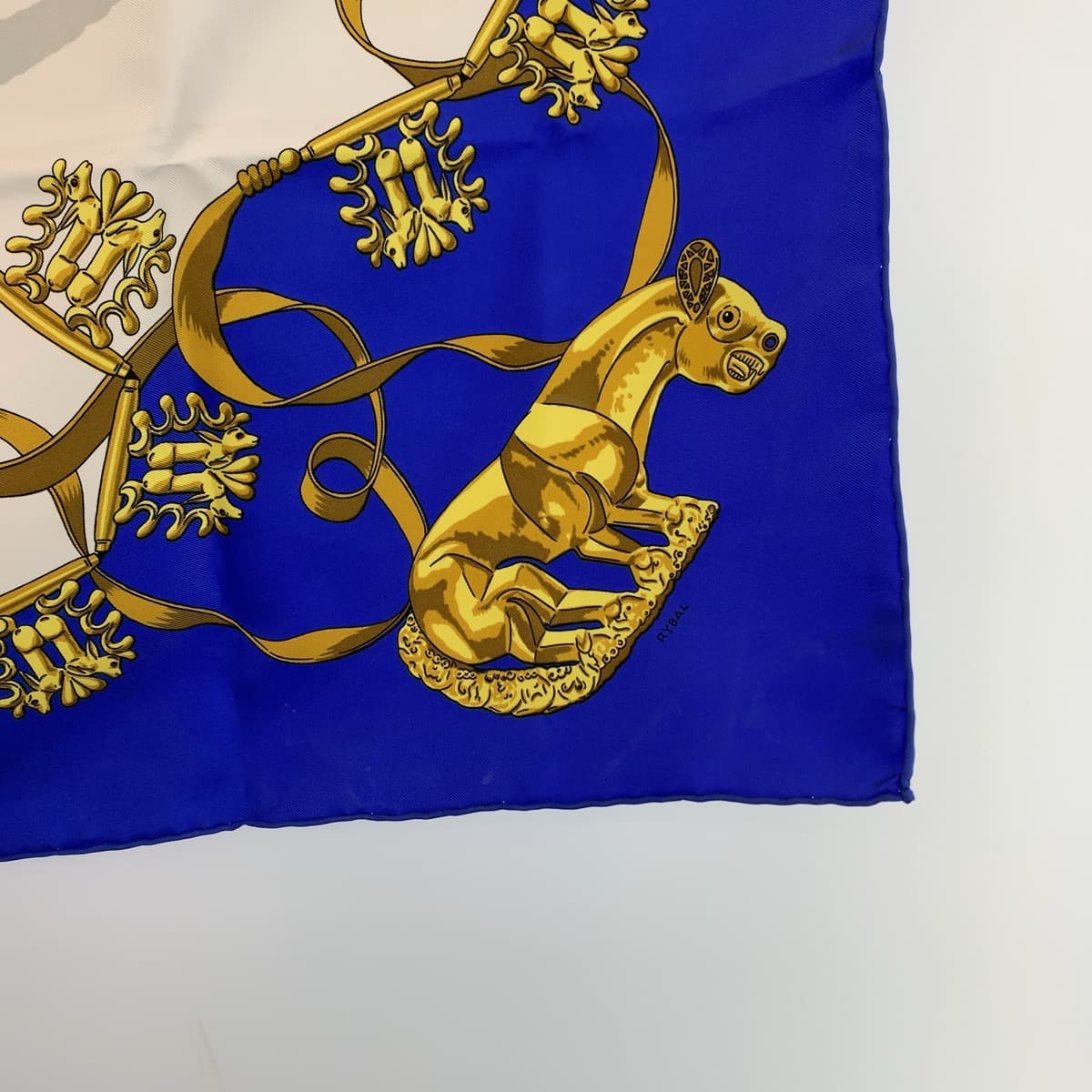 Hermes Silk Scarf LES CAVALIERS D'OR 90cm in Very Good Condition