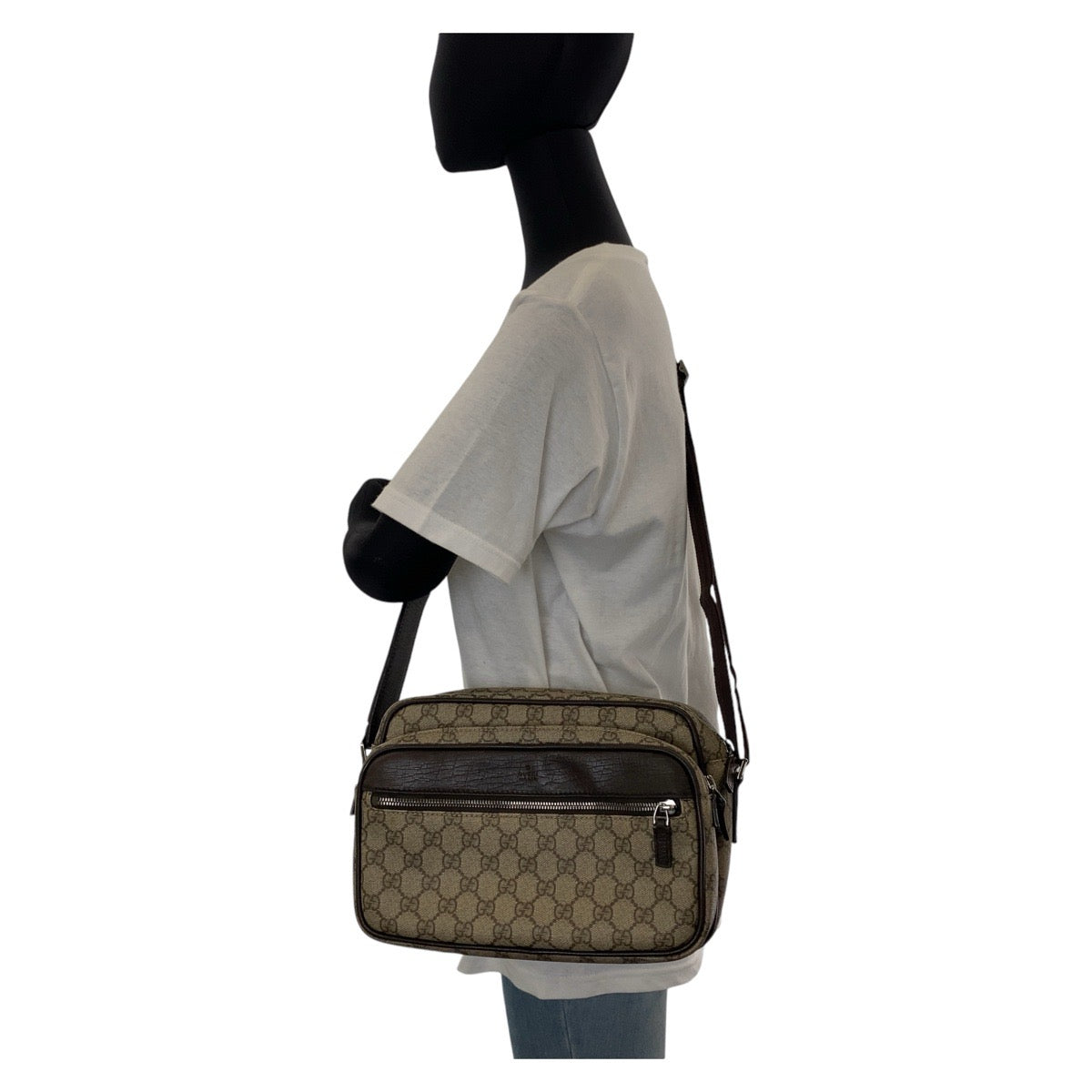 Gucci GG Supreme Canvas Leather Shoulder Bag Pochette in Very Good Condition