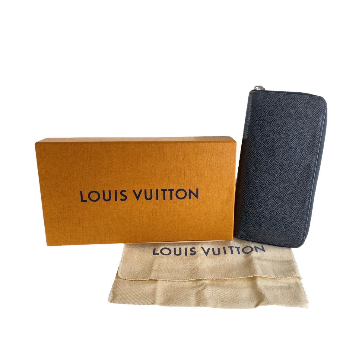 Louis Vuitton Taiga Zippy Wallet Noir M30503