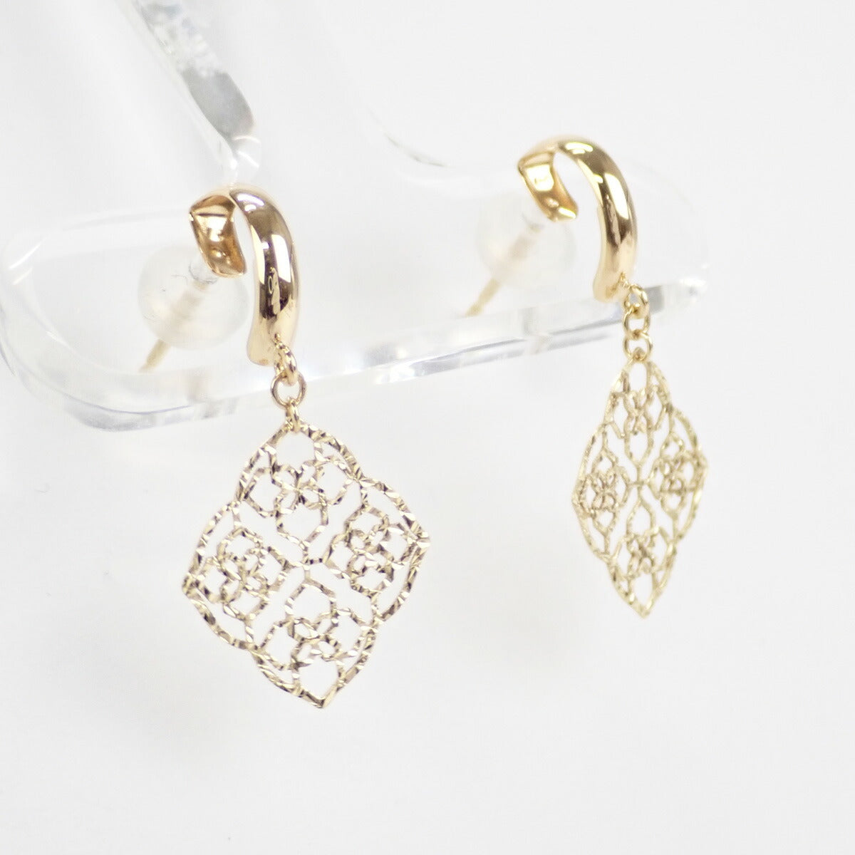 [LuxUness]  Stylish Women's Earrings in K18 Yellow Gold, Gold in