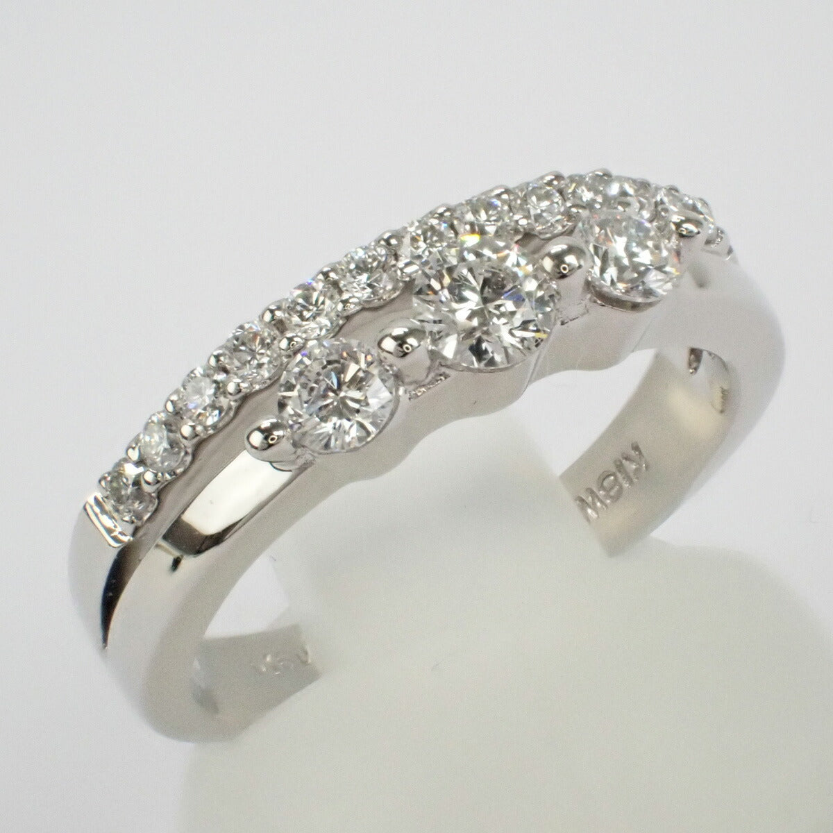 [LuxUness]  K18 White Gold Diamond 0.16ct and 0.43ct Designer Ring, Ladies' Size 11 – Pre-owned in Excellent condition