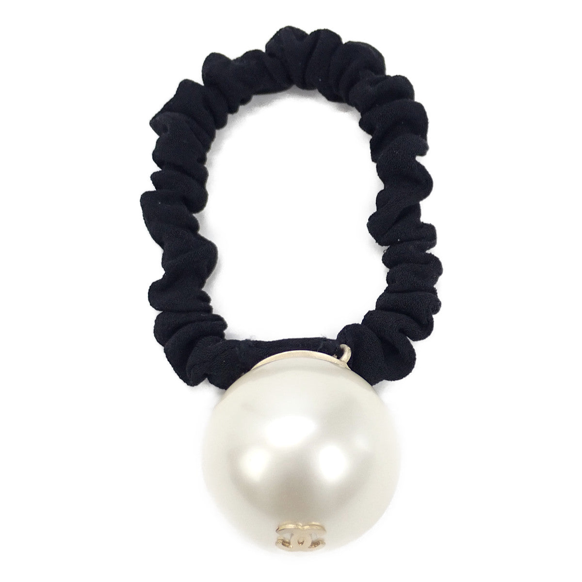 Chanel CC Faux Pearl Embellished Hair Scrunchie Natural Material Hair Accessory A63896 Y20154 Z3528 in Excellent condition