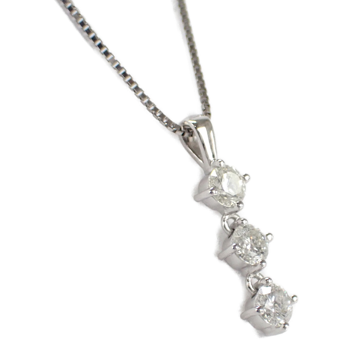 LuxUness  Designer Jewelry Necklace in K18 White Gold with Diamond 0.66ct for Ladies - Silver in Excellent condition