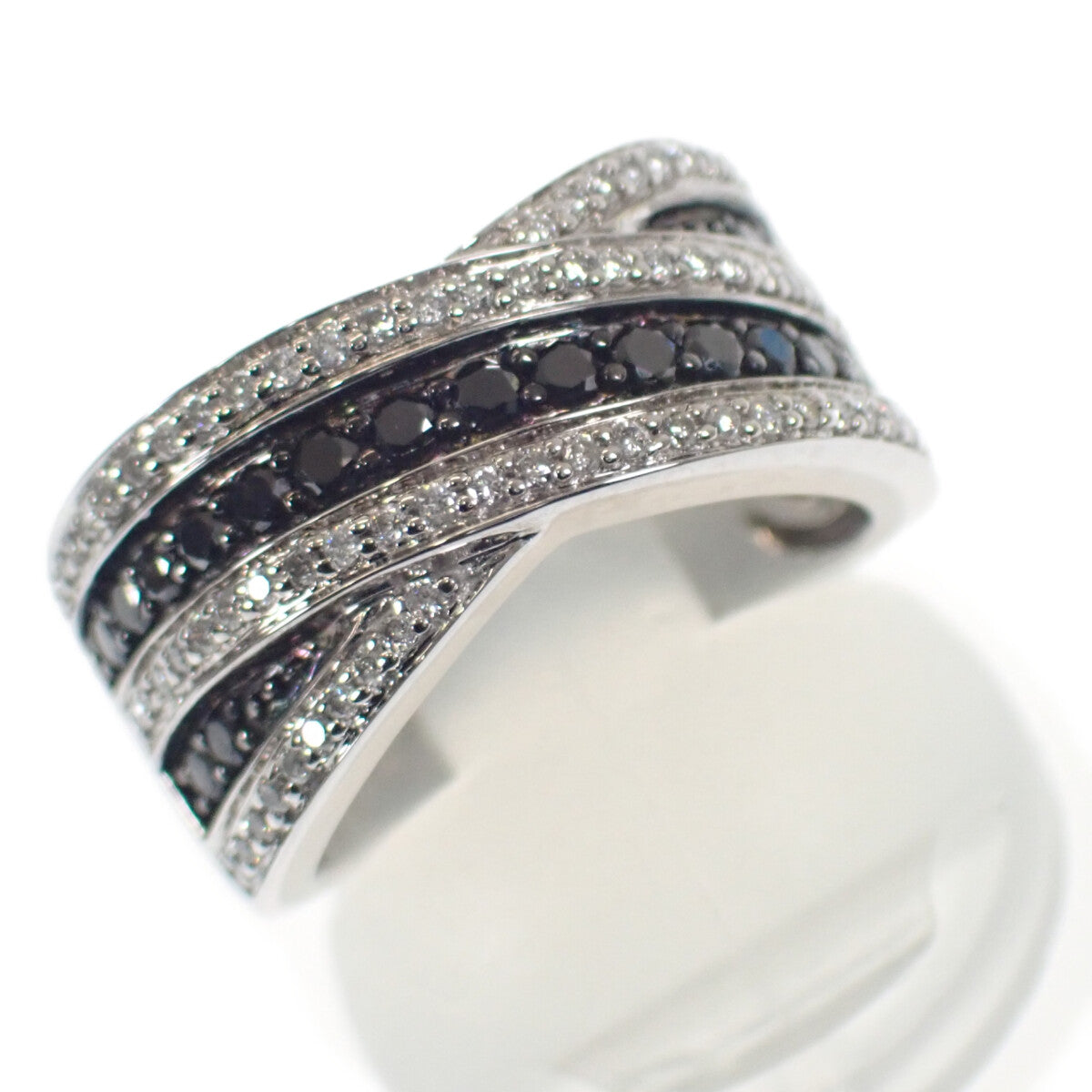 [LuxUness]  Women's Designer D0.70 Ring in K18 White Gold & Black Diamond, Size 12 (Used) in Excellent condition