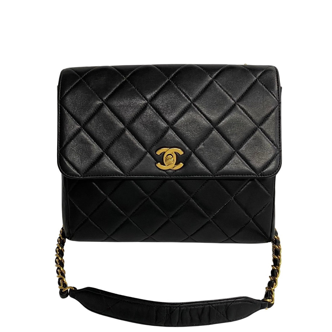 Chanel CC Quilted Leather Chain Crossbody Bag Leather Crossbody Bag in Very Good Condition