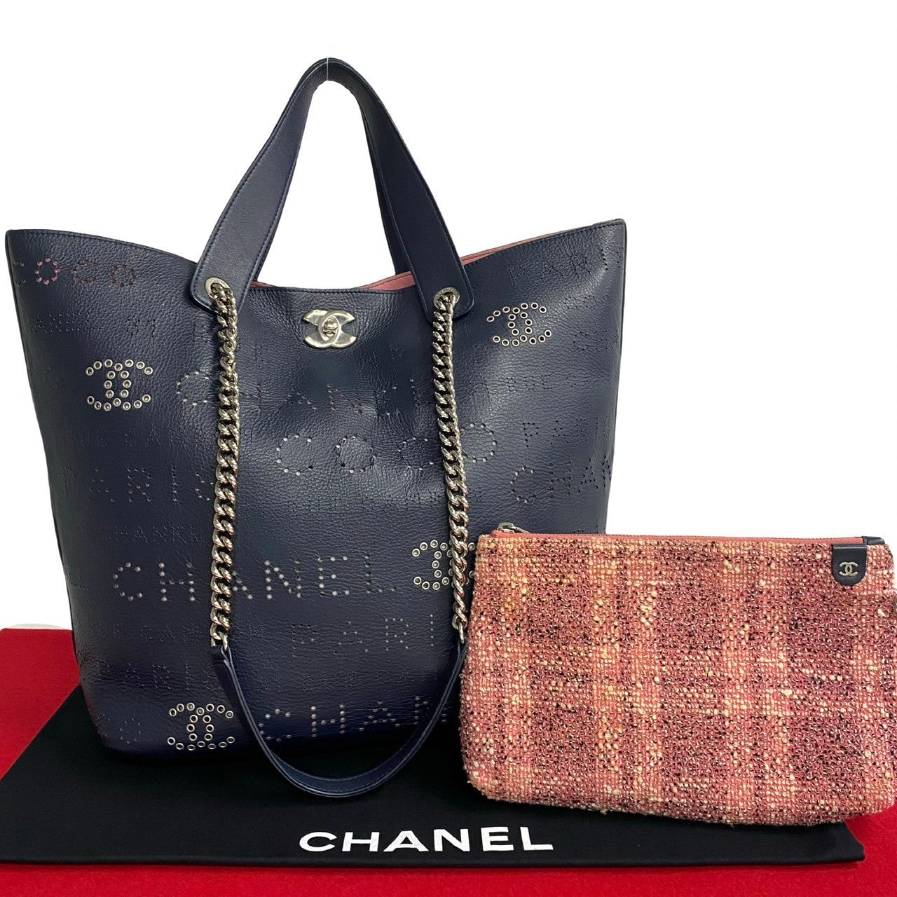 Chanel CC Logo Eyelets Bag  Leather Tote Bag in Good condition