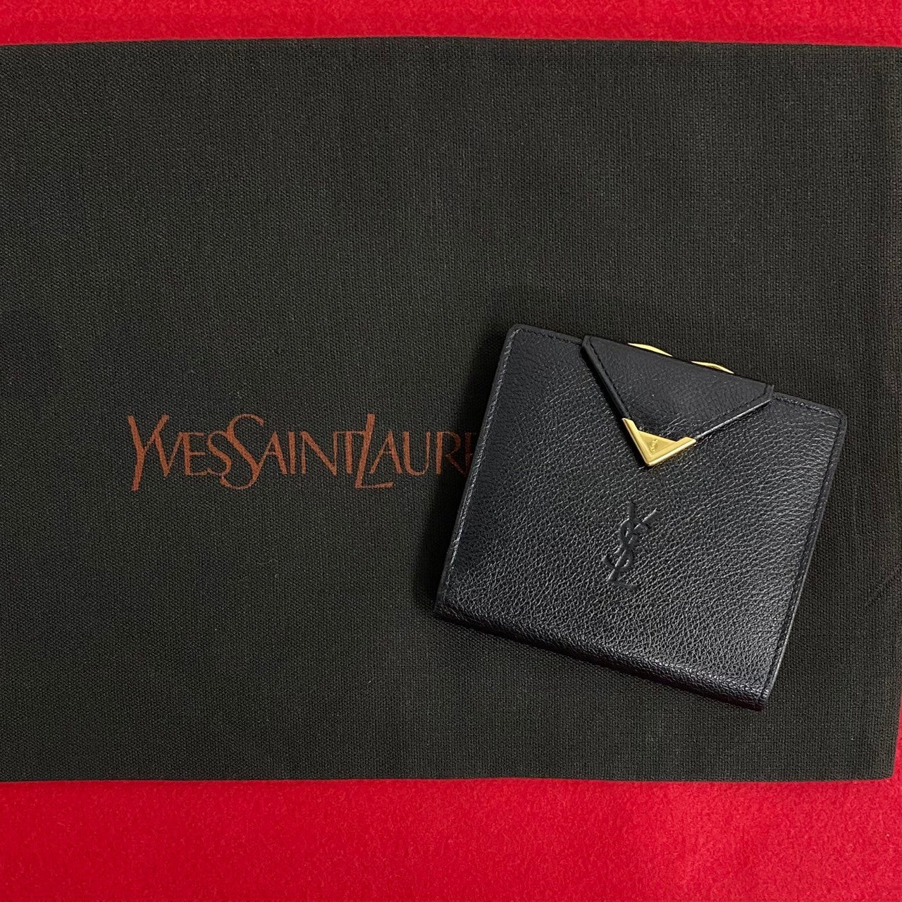Yves Saint Laurent Leather Clasp Bifold Wallet Leather Short Wallet in Good condition