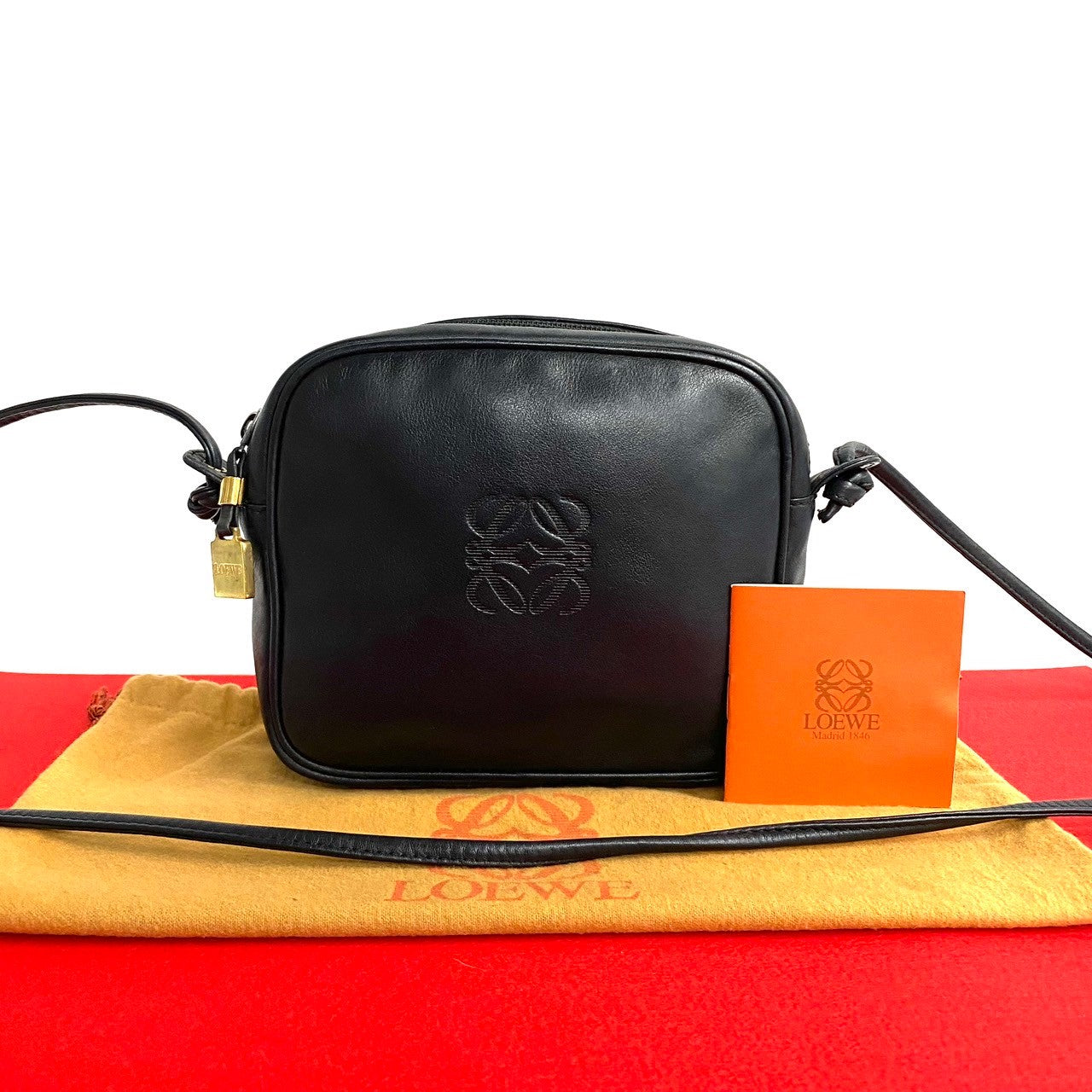 Loewe Anagram Shoulder Bag Leather Shoulder Bag 00050 in Excellent condition