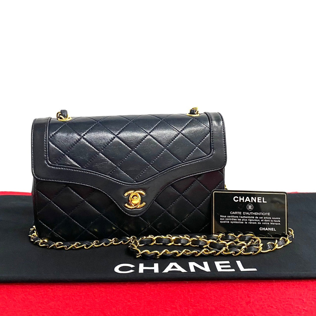 Chanel CC Matelasse Flap Bag  Leather Crossbody Bag in Very Good Condition