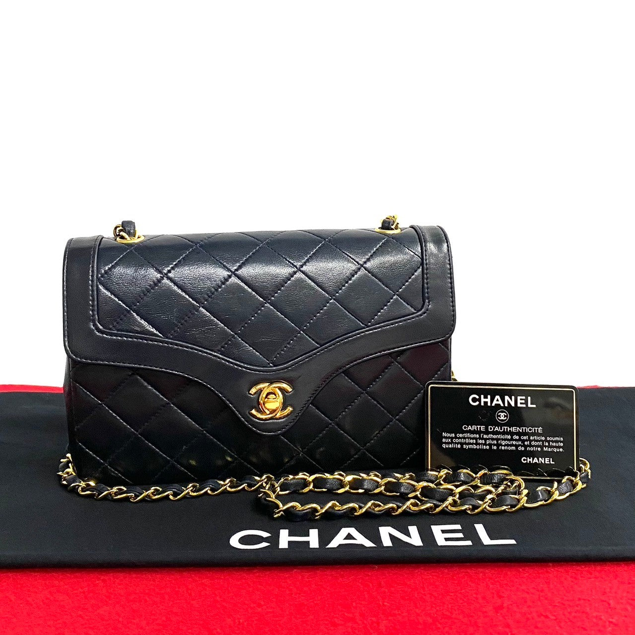 Chanel CC Matelasse Flap Bag  Leather Crossbody Bag in Very Good Condition