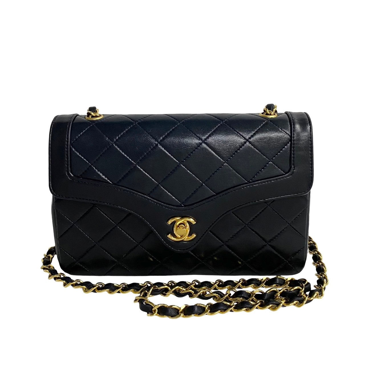 Chanel CC Matelasse Flap Bag  Leather Crossbody Bag in Very Good Condition