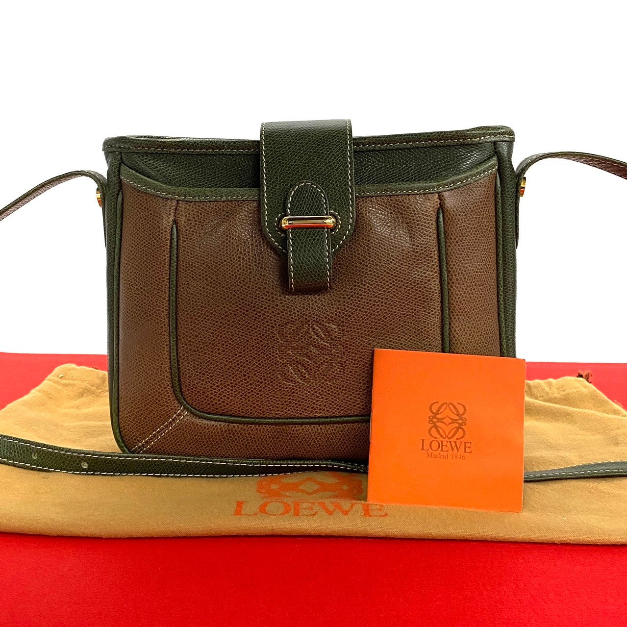 Loewe Leather Anagram Crossbody Bag  Leather Crossbody Bag in Good condition