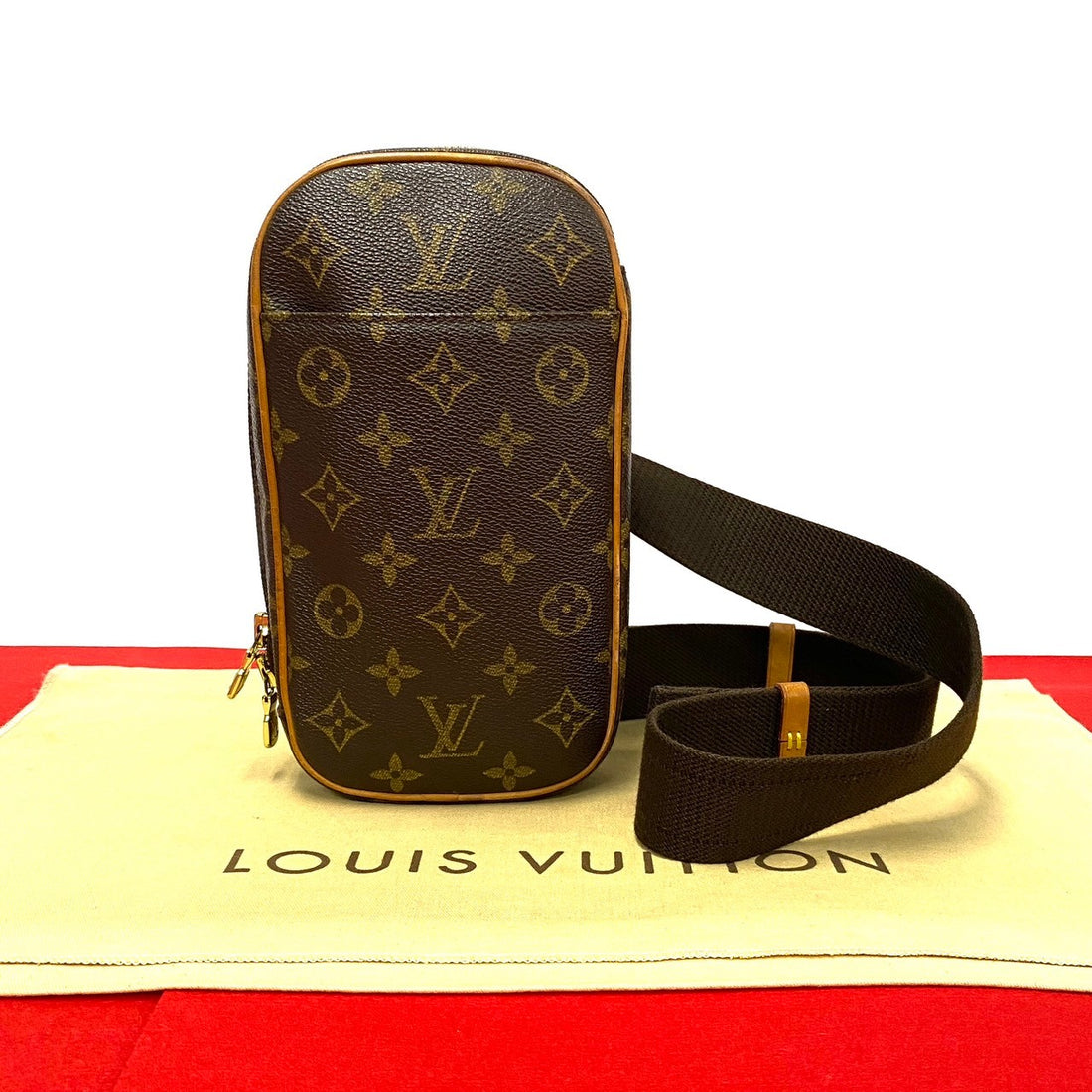 Louis Vuitton Pochette Gange Canvas Shoulder Bag M51870 in Very Good Condition