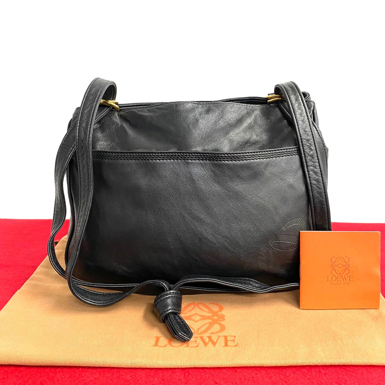 Loewe Anagram Crossbody Bag  Leather Crossbody Bag in Very Good Condition