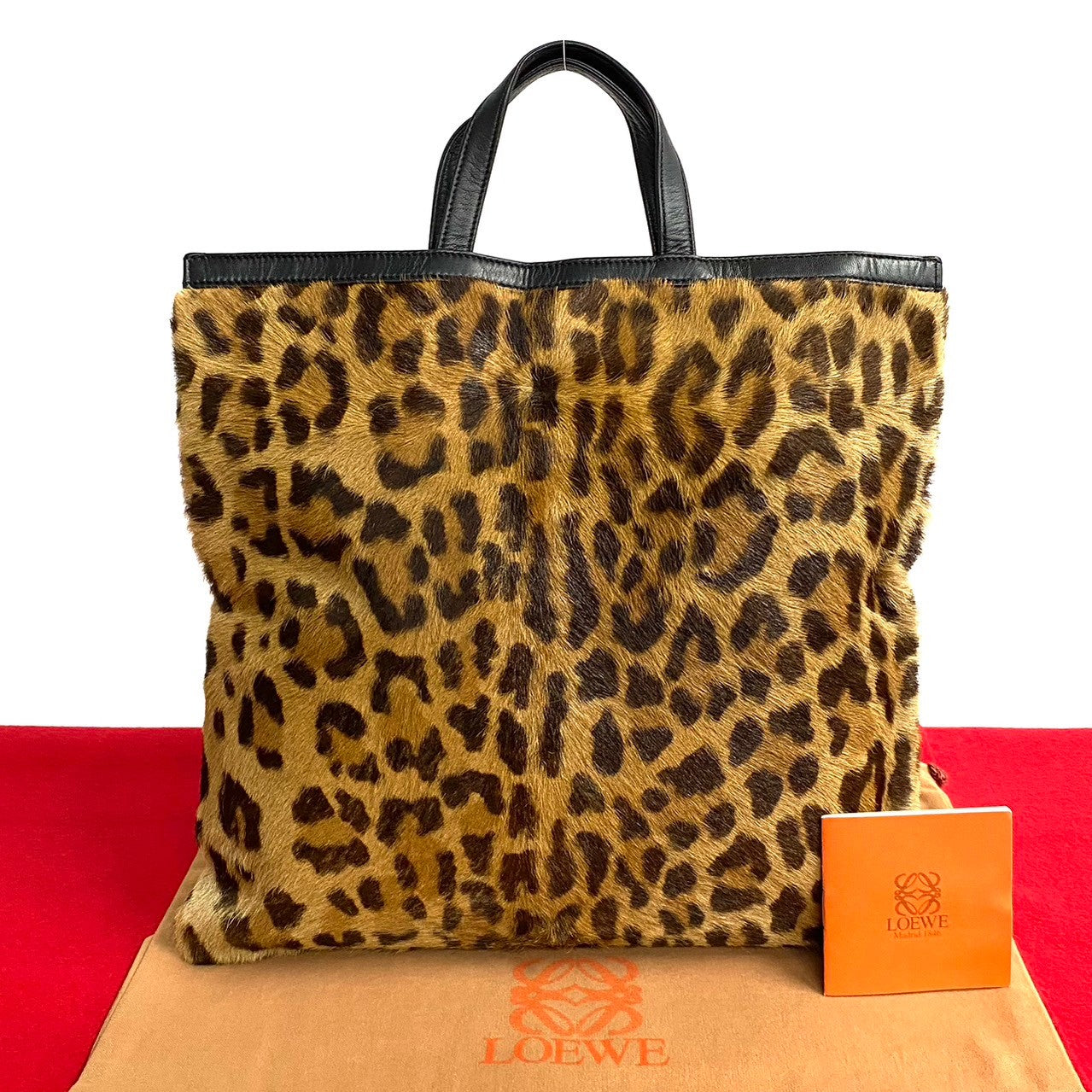 Loewe Leopard Print Tote Bag  Natural Material Tote Bag in Very Good Condition