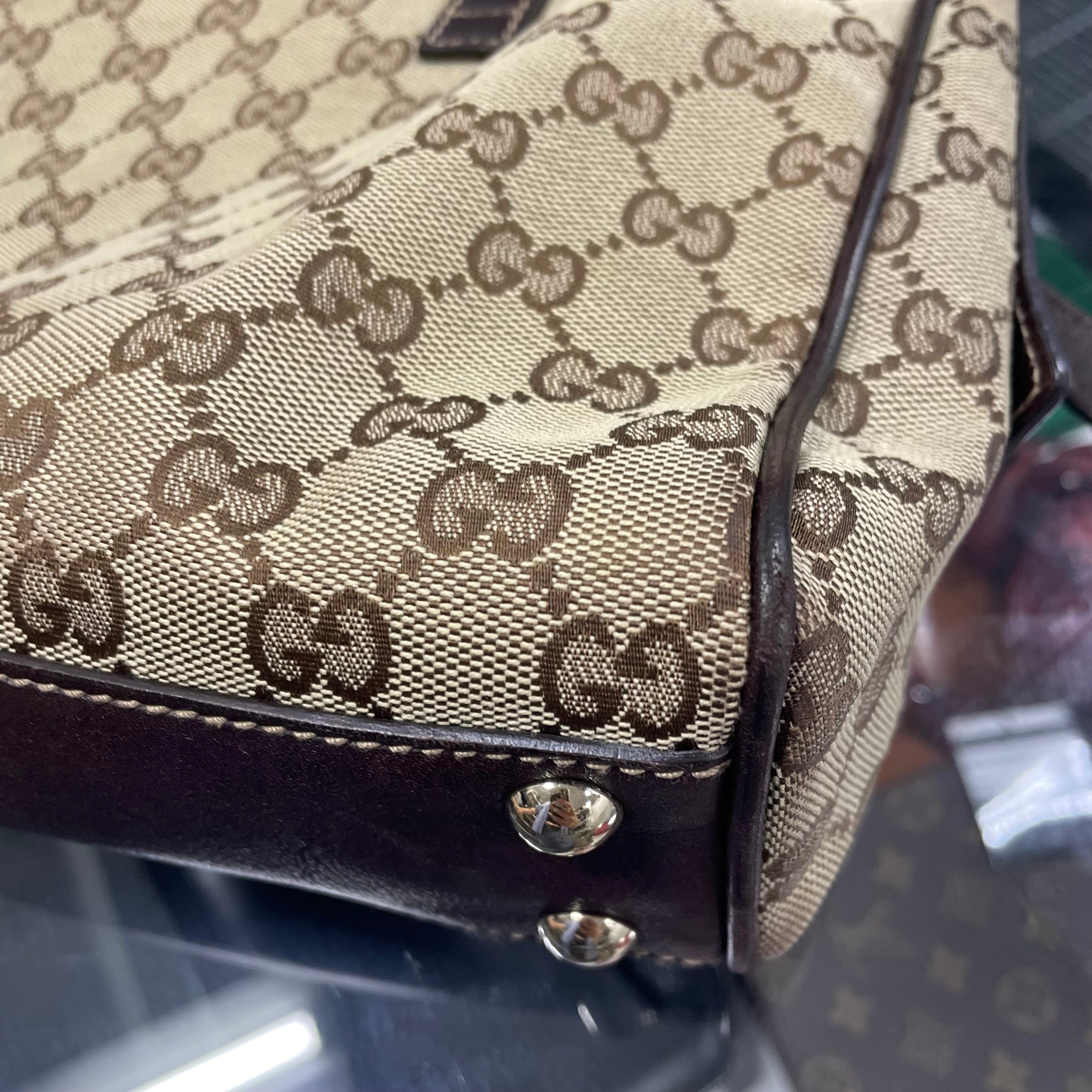 Gucci shoulder bag 330