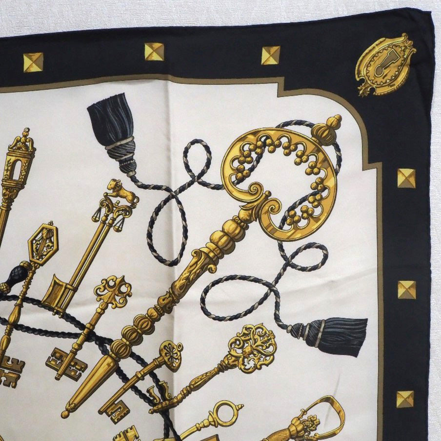 Hermes Carre 90 Les Cles Scarf Canvas Scarf in Very Good Condition