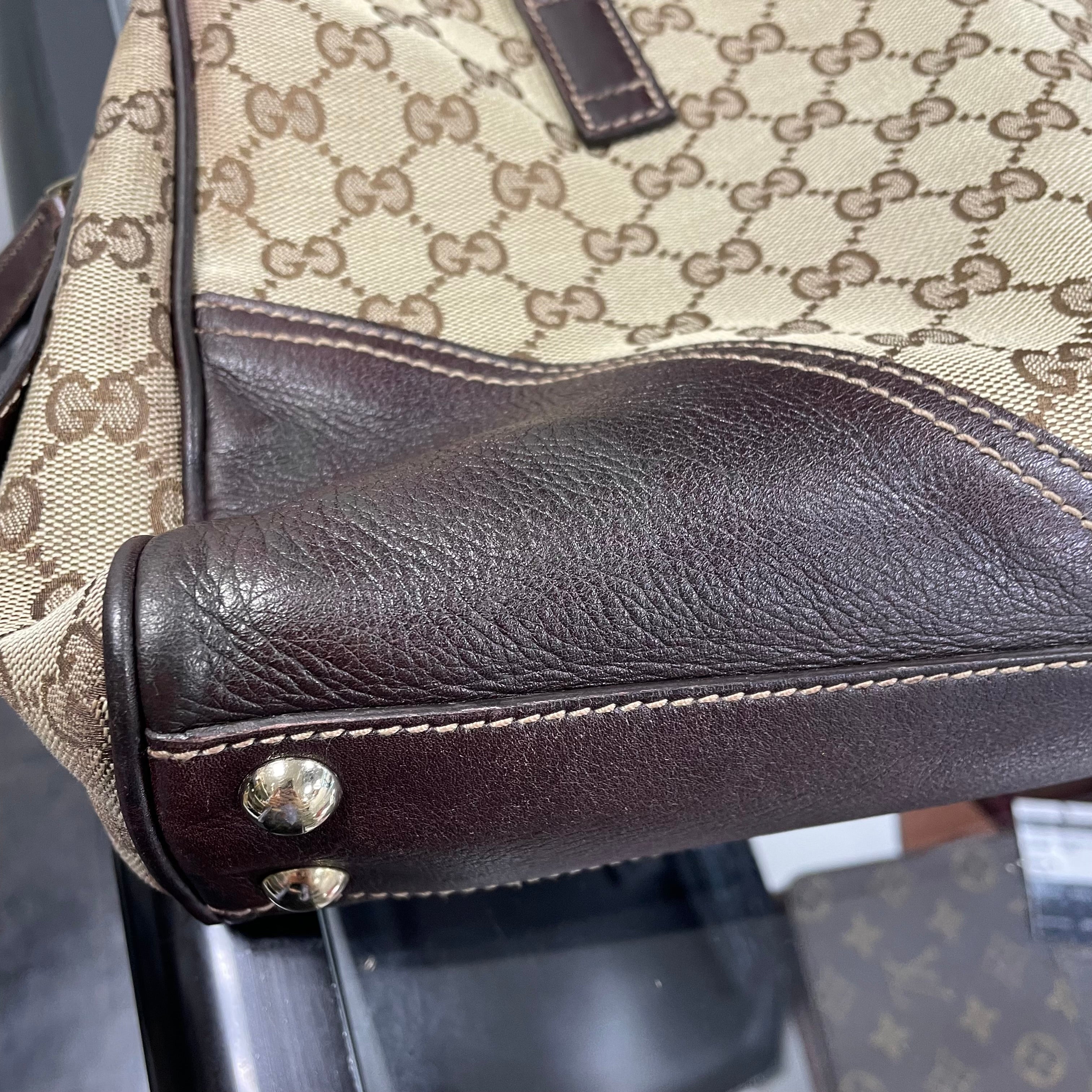 Gucci shoulder bag 330