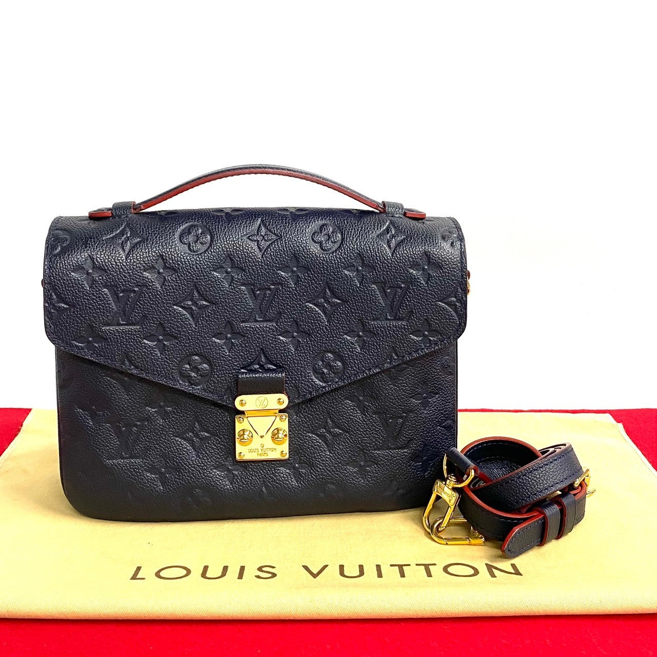 Louis Vuitton Pochette Metis MM Leather Shoulder Bag M44071 in Excellent condition