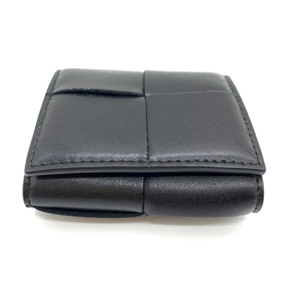 Bottega Veneta Maxi Intrecciato Leather Coin Case in Very Good Condition