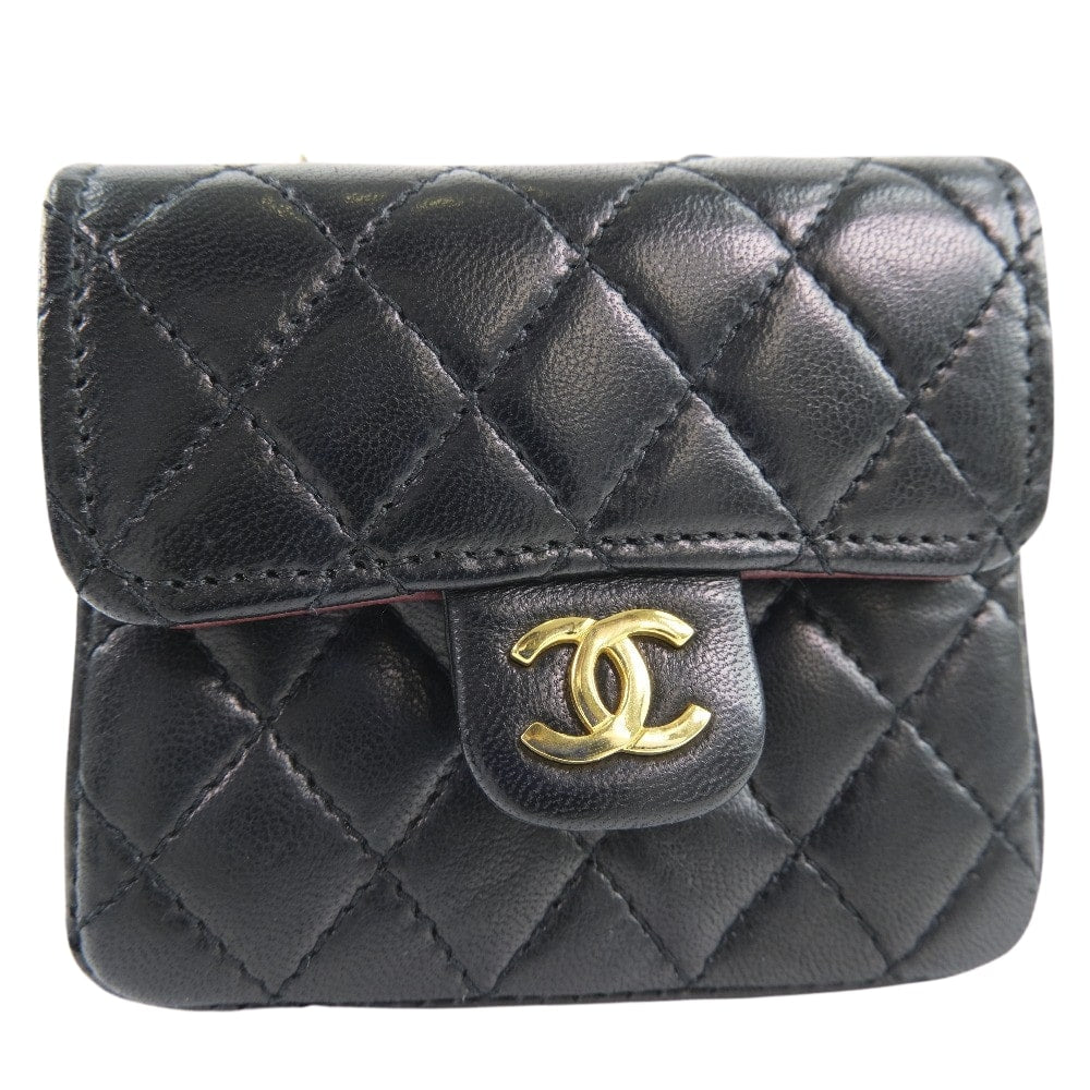 Chanel Quilted Leather Chain Pochette Leather Vanity Bag in Very Good Condition