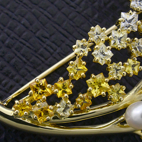 Tasaki K18 Yellow Gold Sapphire Baroque Pearl Brooch in Great Condition