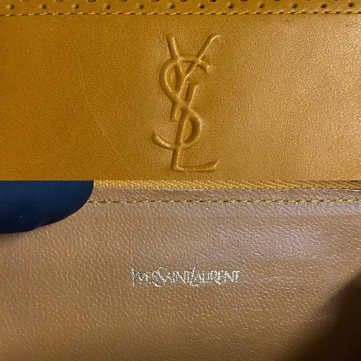 Yves Saint Laurent Leather Zip Wallet Leather Coin Case in Very Good Condition