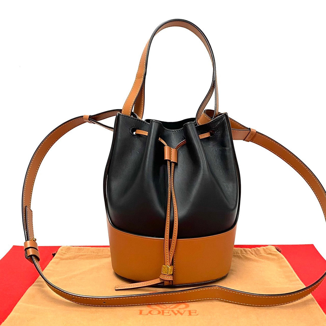 Loewe Leather Drawstring Crossbody Bag Leather Crossbody Bag in Great Condition