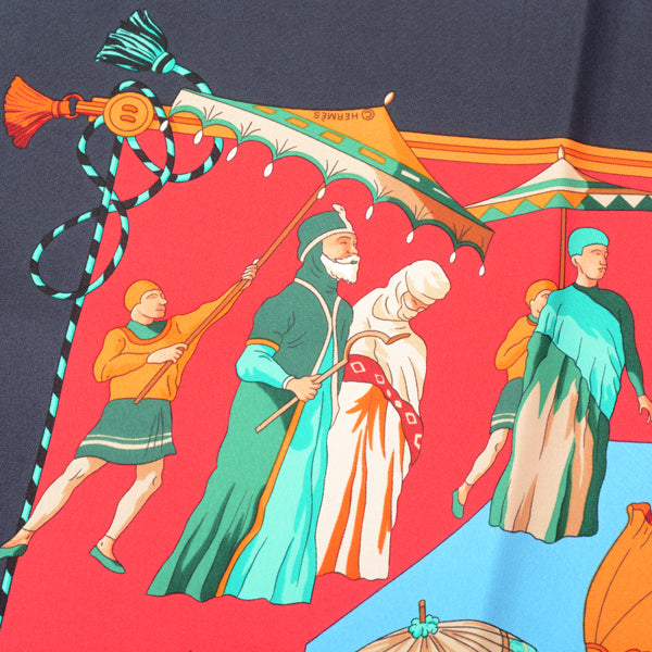 Hermes Silk Scarf Carré 90 OMBRELLES ET PARAPLUTES in Great Condition