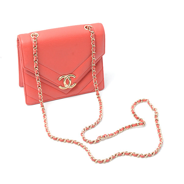 Chanel Chevron Leather Chain Shoulder Bag Red