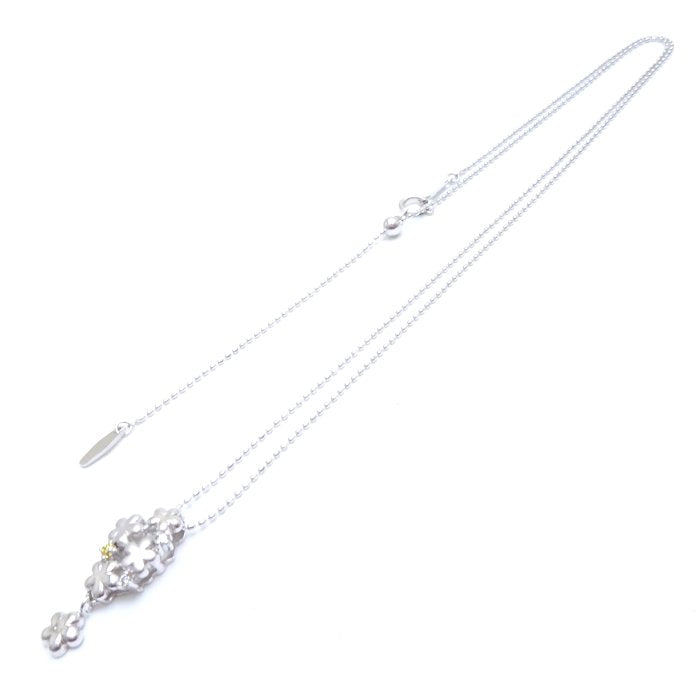 K18WG White Gold Diamond Flower Necklace