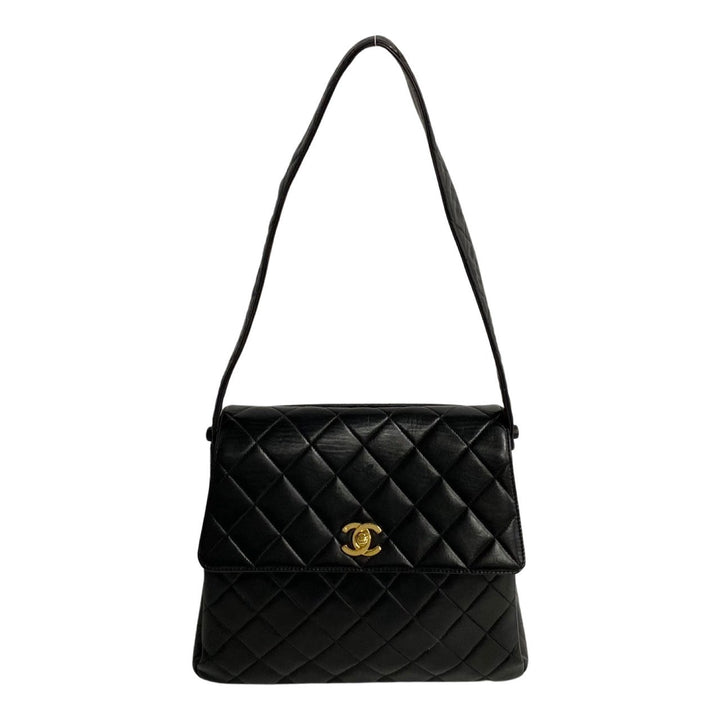 Chanel Quilted CC Flap Shoulder Bag Leather Shoulder Bag in Very Good Condition