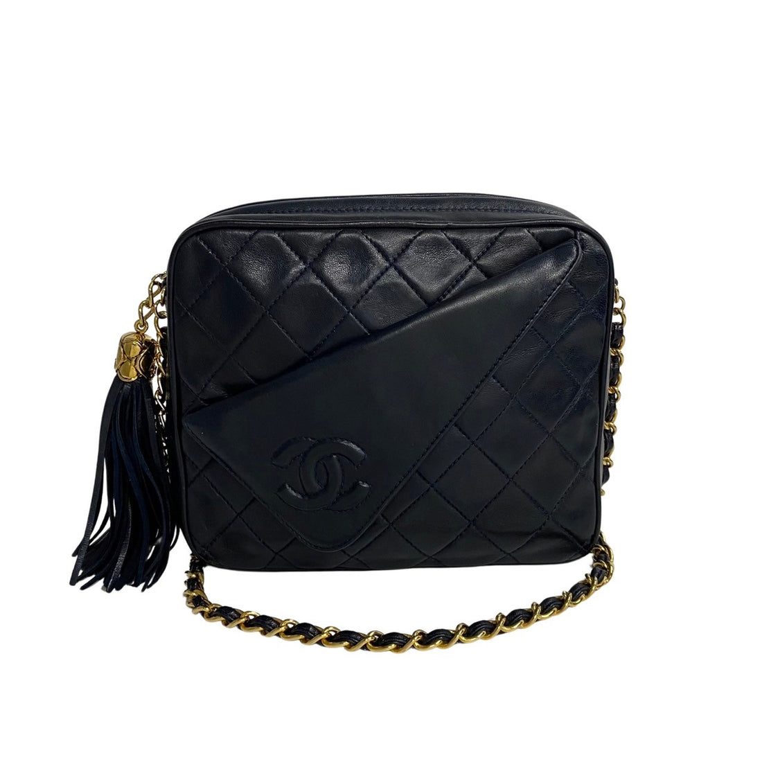 Chanel CC Quilted Leather Tassel Camera Bag  Leather Crossbody Bag in Very Good Condition