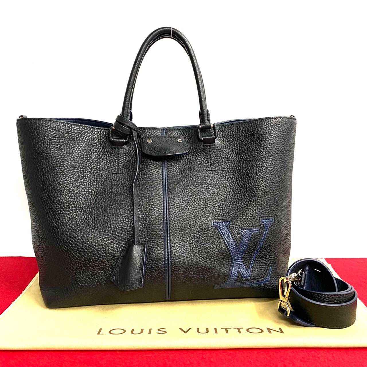 Louis Vuitton Pernelle Leather Handbag M54778 in Very Good Condition